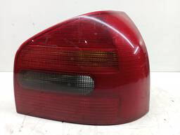 LANTERNA TRASEIRA DIREITA AUDI A3 1997 A 2000