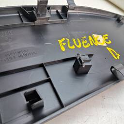 ACABAMENTO INFERIOR COLUNA CENTRAL DIREITA FLUENCE 2011 A 16