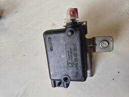 Trava elétrica porta malas sandero ate 13