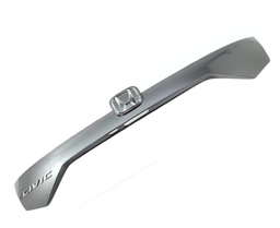 MOLDURA BRANCA TAMPA TRASEIRA CIVIC 2017 A2021 C/FURO CAMERA