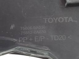 MOLDURA PARALAMA TRASEIRO ESQUERDO COROLLA CROSS 2022/..