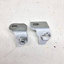 DOBRADIÇA PORTA DIANTEIRA DIREITA MOBI 2017/ STRADA 2020/