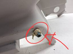 ACABAMENTO SUPORTE BAGAGITO LADO ESQUERDO MOBI 2017/DETALHE