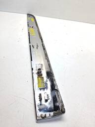 FRISO INFERIOR PORTA TRASEIRA DIR AZERA 2011 A 2017 DETALHE