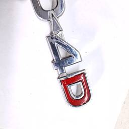 EMBLEMA D 4 D HILUX 2005 