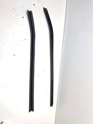 PESTANA PORTA TRASEIRA DIREITA EXT. MOBI 2017/