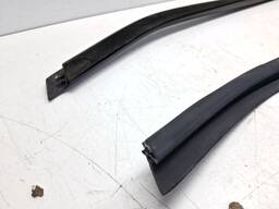 PESTANA PORTA TRASEIRA DIREITA EXT. MOBI 2017/