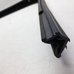 CANALETA VIDRO PORTA TRASEIRA DIREITA MOBI 2017/