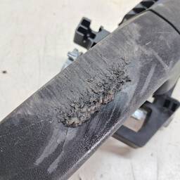 MAÇANETA EXTERNA PORTA TRASEIRA ESQUERDA FORD KA 2015 A 21