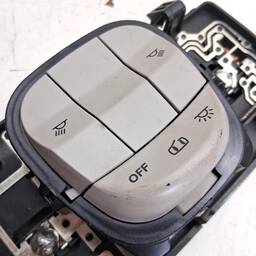 BOTÃO COMANDO LUZ TETO RENEGADE TORO 2017/ DETALHE 