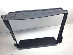 DEFLETOR SUPORTE RADIADOR SANDERO LOGAN 1.6 14/ 2019 DETALHE