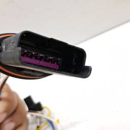 CHICOTE FAROL DIREITO CAPTUR 2017 2018 A 2024