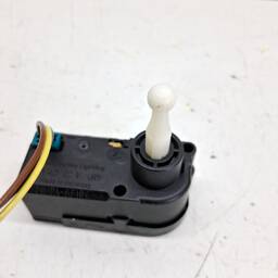 MOTOR AJUSTE FAROL DIREITO CAPTUR 2017 2018 2019 2020 2021/ 