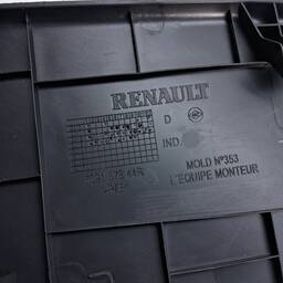 ACABAMENTO INFERIOR COLUNA CENTRAL DIREITA FLUENCE 2011 A 16