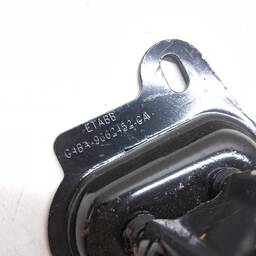 BATENTE TRAVA BANCO TRASEIRO DIREITO FORD KA 2015 A 2021