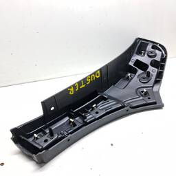 ACABAMENTO PARALAMA ESQUERDO DUSTER 2021 2022 2023 2024 