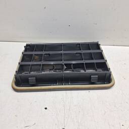 DIFUSOR AR CARROCERIA BMW SERIE 3 318 320 25 2013/18 DETALHE