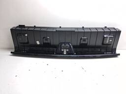 ACABAMENTO SOLEIRA TAMPA TRASEIRA BMW 320I 2013/18 DETALHE