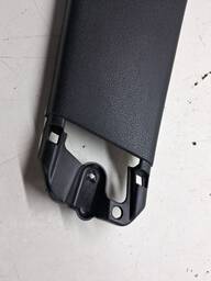 ACABAMANTO COLUNA CENTRAL ESQUERDA SANDERO 2015 A 2024 