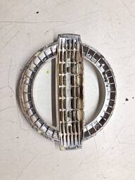 EMBLEMA SIMBOLO NISSAN TAMPA TRASEIRA MARCH 2012 2013 A 2020