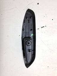 ACABAMENTO PUXADOR PORTA TRASEIRA ESQU MARCH 2012 A 2020