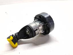 CILINDRO CHAVE TAMPA TRASEIRA SANDERO 2015 A 2023