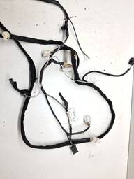 CHICOTE TAMPA TRASEIRA SANDERO 2015 2016 A 2023