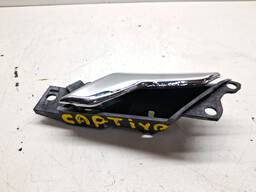 MAÇANETA INTERNA DIANTEIRA DIREITA CAPTIVA 2008/17 DETALHE 