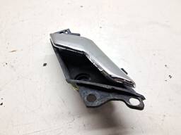 MAÇANETA INTERNA DIANTEIRA DIREITA CAPTIVA 2008/17 DETALHE 