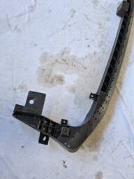 REFORÇO PARACHOQUE DIANTEIRO TRACKER 2020/ DETALHE 