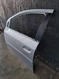 PORTA DIANTEIRA ESQUERDA ONIX PRISMA 2013 A 2020 DETALHE