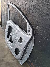 PORTA DIANTEIRA ESQUERDA ONIX PRISMA 2013 A 2020 DETALHE