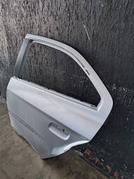 PORTA TRASEIRA ESQUERDA ONIX PRISMA 2013 A 2020 DETALHE 