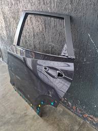 PORTA TRASEIRA ESQUERDA TRACKER 2020 2022/.. C/DETALHE