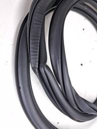 BORRACHA PORTA TRASEIRA ESQUERDA (CARROCERIA) POLO NIVUS 18/