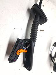 CHICOTE PORTA TRASEIRA ESQUERDA POLO NIVUS 2018 2019 2020/..