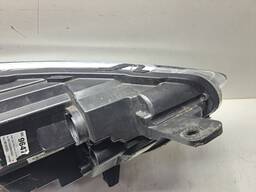 FAROL ESQUERDO KA 2018 A 2021 MASC NEGRA FRISO PRETO