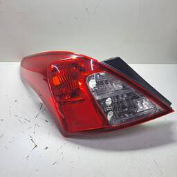 LANTERNA TRASEIRA ESQUERDA VERSA 2012 2013 A 2020 PEQ DETALH