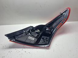 LANTERNA TRASEIRA ESQUERDA VERSA 2012 2013 A 2020 PEQ DETALH