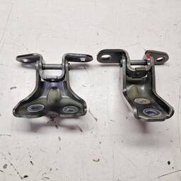 DOBRADIÇA PORTA HB20 DIANTEI DIREITA 2020/