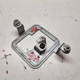 SUPORTE TRAVA ELETRICA FECHADURA TAMPA TRAS HB20 2013 A 2019