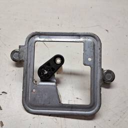 SUPORTE TRAVA ELETRICA FECHADURA TAMPA TRAS HB20 2013 A 2019