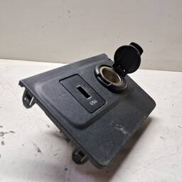 MOLDURA TOMADA 12V USB HB20 2020 A 2023 SENSE