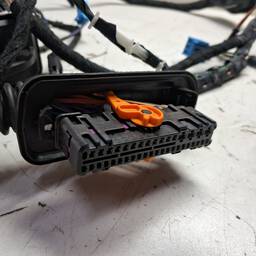 CHICOTE PORTA DIANT ESQ POLO 2022 A 2015 TRECK