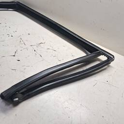 CANALETA VIDRO PORTA TRASEIRA DIREITA POLO NIVUS 2018/ AVARI