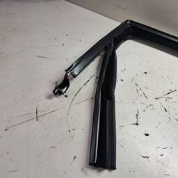 CANALETA VIDRO PORTA TRASEIRA DIREITA POLO NIVUS 2018/ AVARI