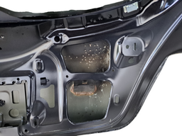 TAMPA TRASEIRA ONIX 2013 2014 A 2017 C/ FURO PEQ DETALHE 