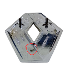 EMBLEMA TAMPA TRASEIRA RENAULT SANDERO 2008 A 2014