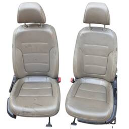 PAR DE BANCOS (DIANTEIROS) JETTA  2011 2012 A 2017