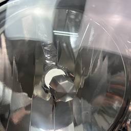 FAROL DIREITO GOLF 1999 A 2007 MASC NEGRA S/ AUX ( DEF FOCO)